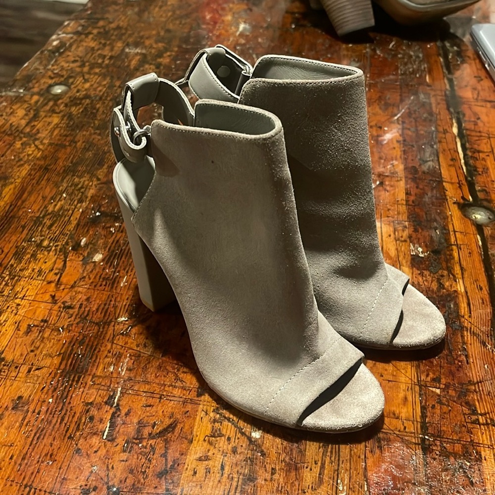 VINCE Addison Open Toe Suede/Leather Block Heeled Size 7.5
